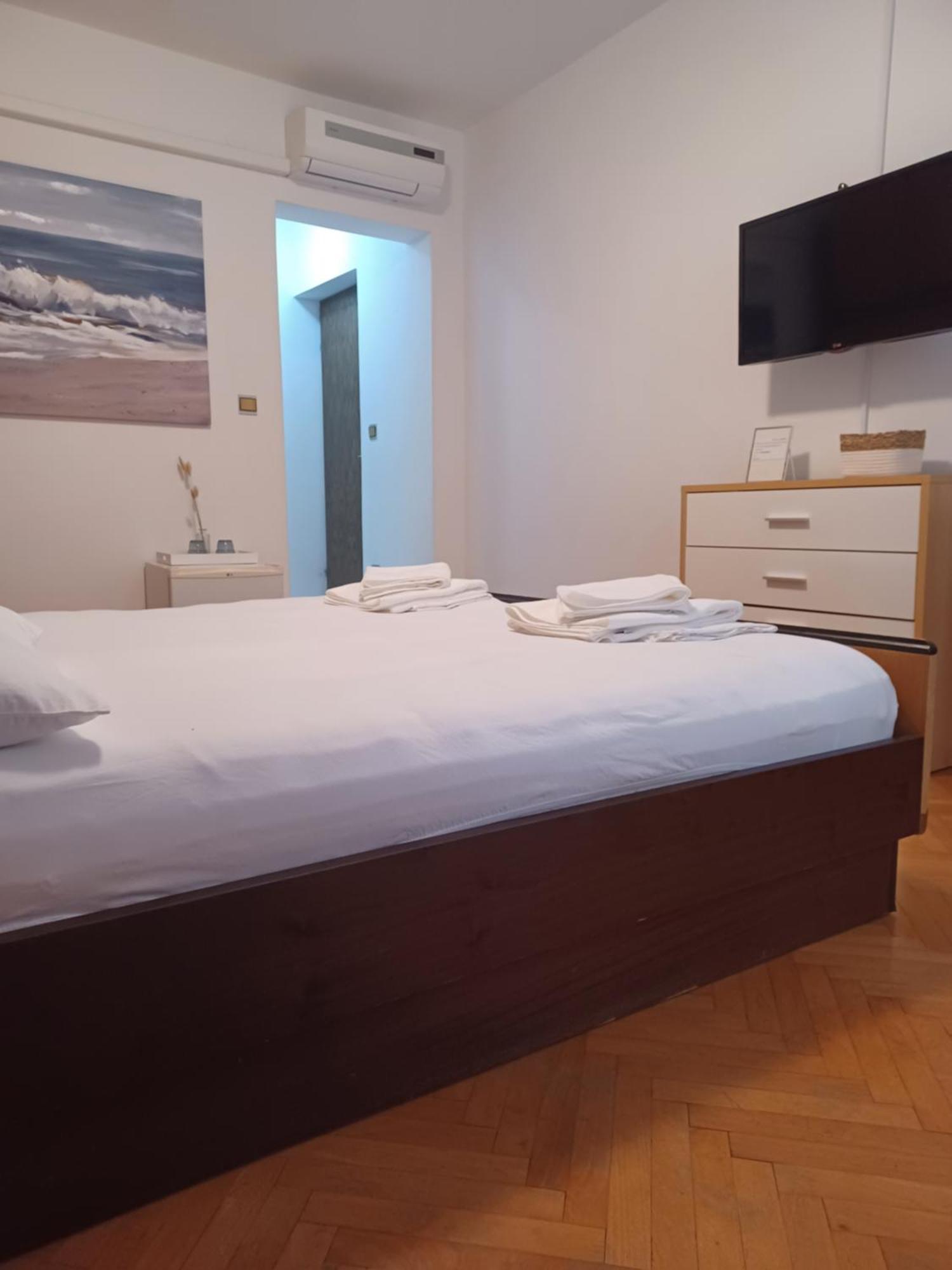 Apartments Emilija Makarska Rom bilde
