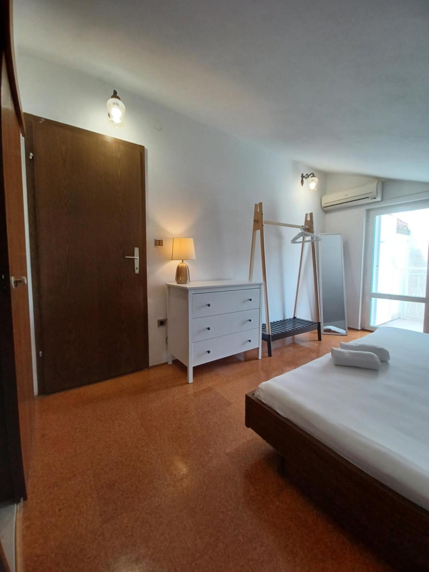 Apartments Emilija Makarska Rom bilde