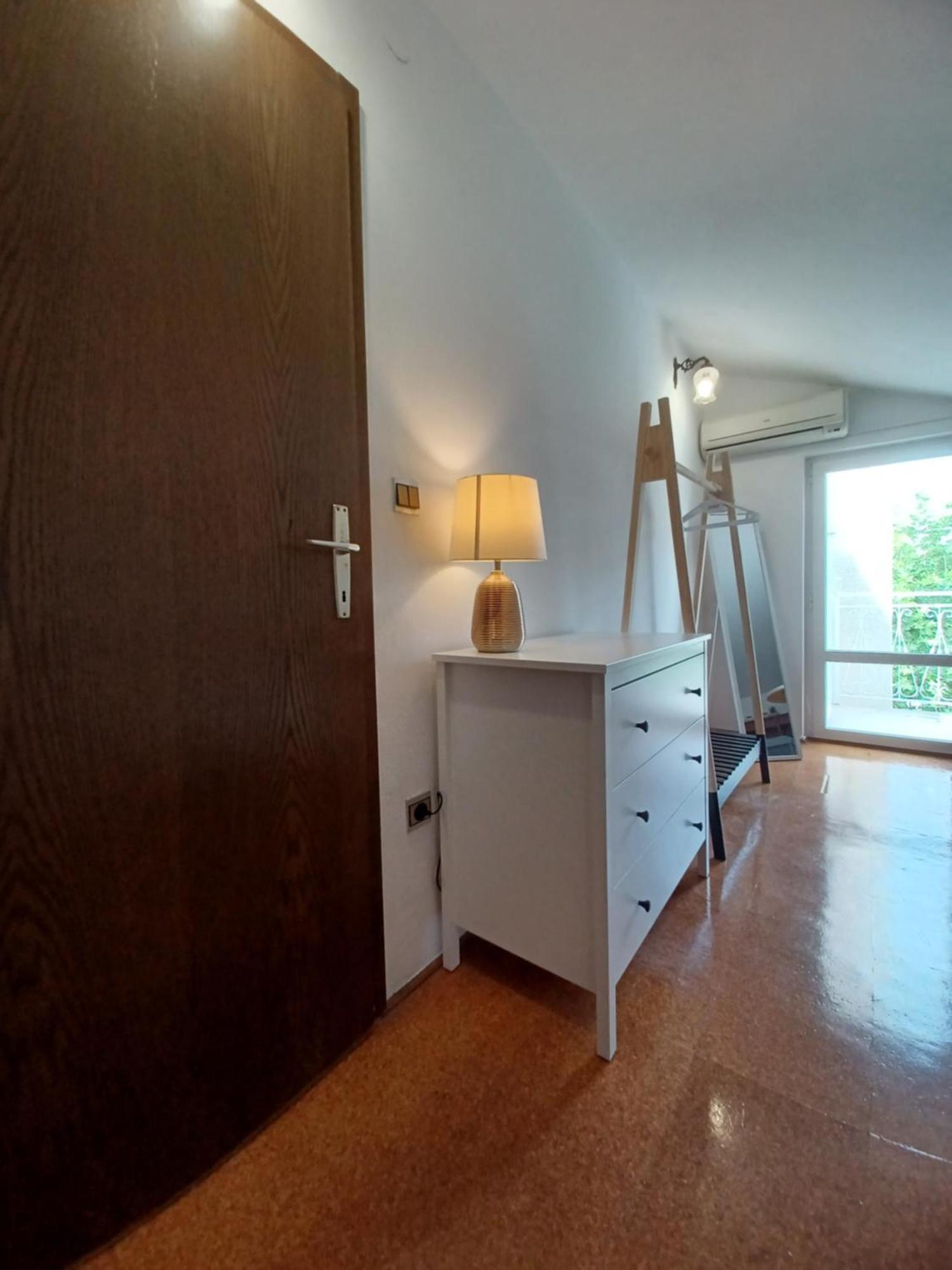 Apartments Emilija Makarska Rom bilde