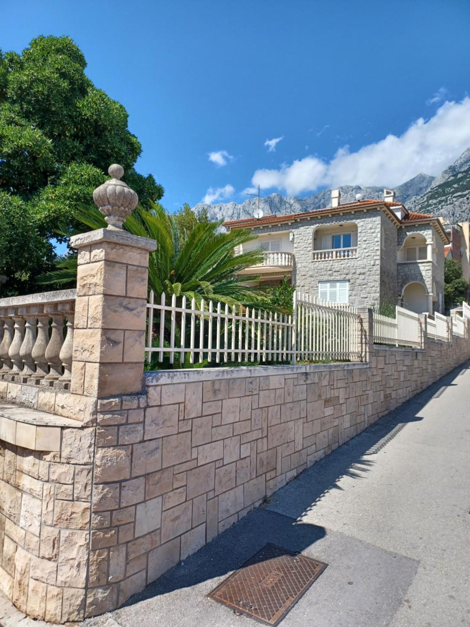 Apartments Emilija Makarska Rom bilde